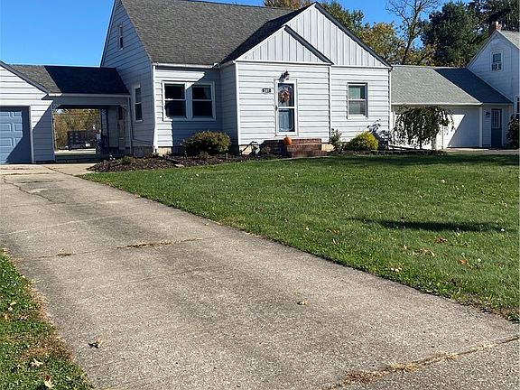 2nd image of 207 Grand Ave