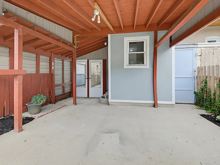 340 E Frederick St — Photo 39