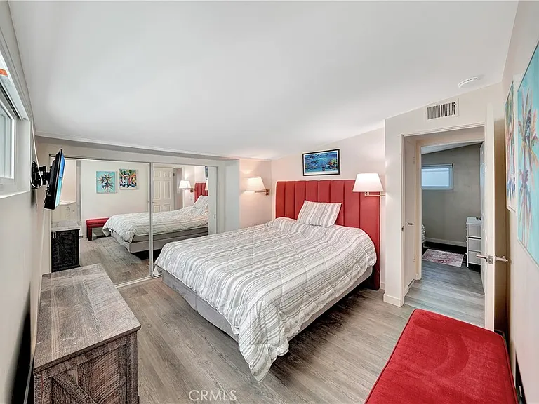 216 Collins Ave — Photo 11