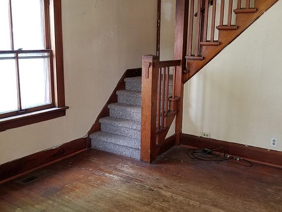 5th image of 818 E Jefferson St