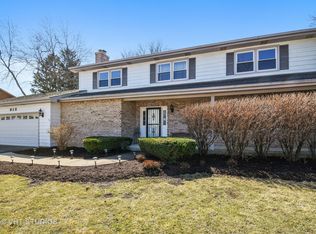 815 Barrington Point Rd, Barrington, IL 60010