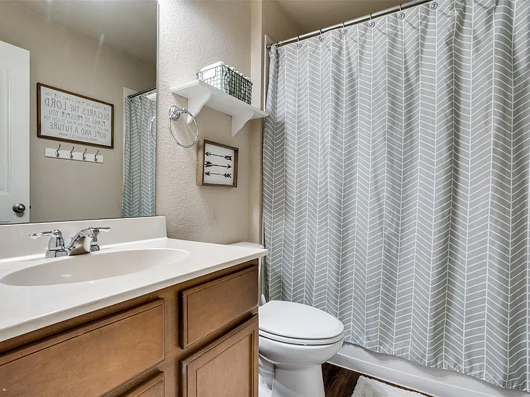 1606 Meadow Creek Dr — Photo 14