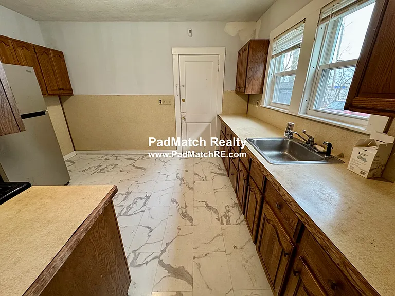 Eat-in-Kitchen
