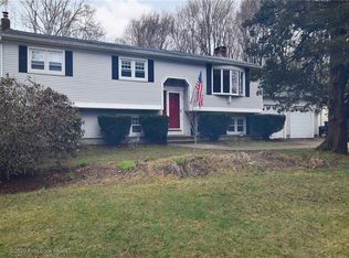 90 Long Ln, North Kingstown, RI 02852