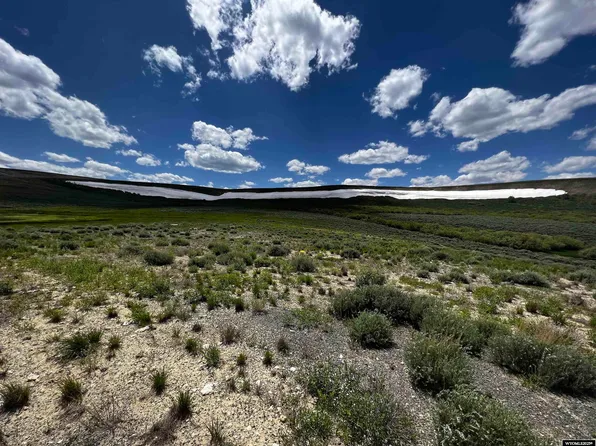 2 County Road 401 Rd, Saratoga, WY 82331