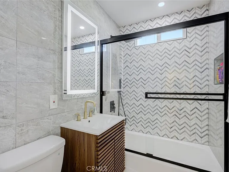 8161 Encino Ave — Photo 38