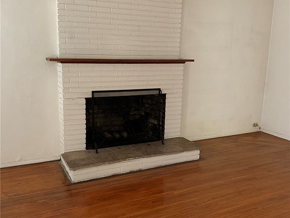 3rd image of 127 Roycroft Ave