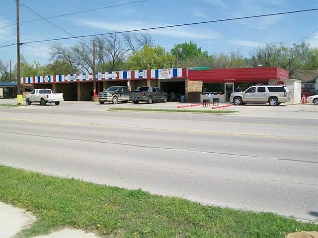 1st image of 702 N Grand Ave