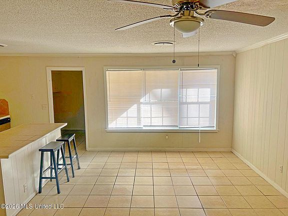 4th image of 800 Meadow Hill Dr