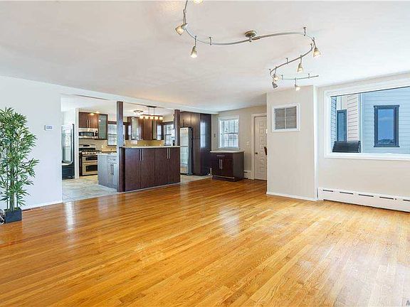 3rd image of 14931 Powells Cove Blvd