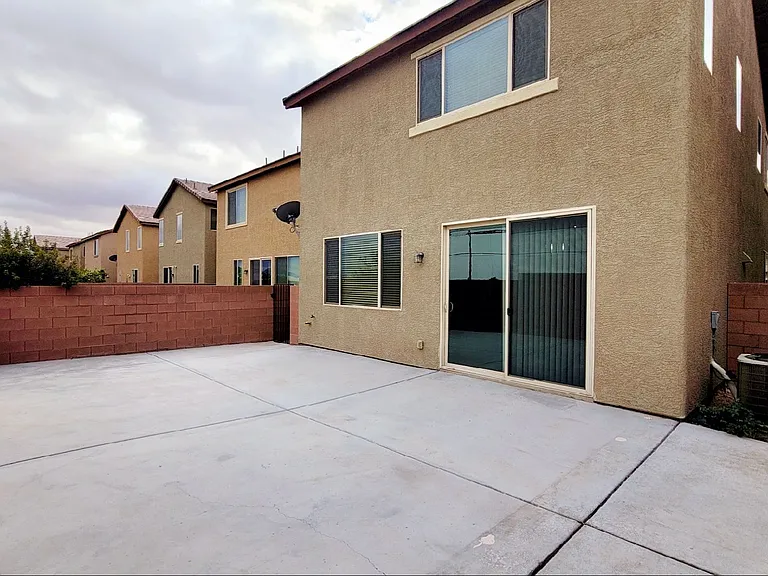 8518 Genesee Ct — Photo 29