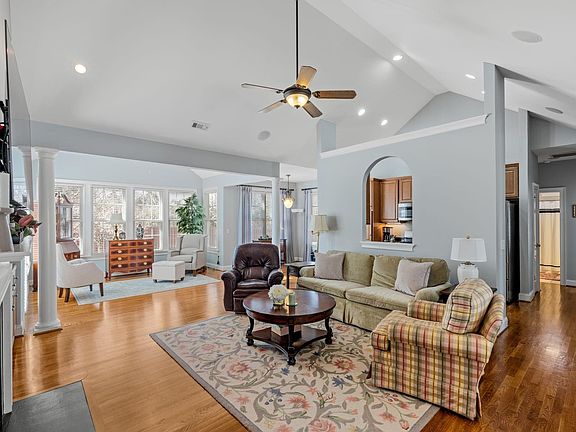 4th image of 405 Wennington Pl