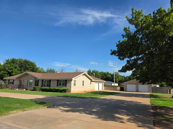 2113 Country Club Dr, Childress, TX 79201