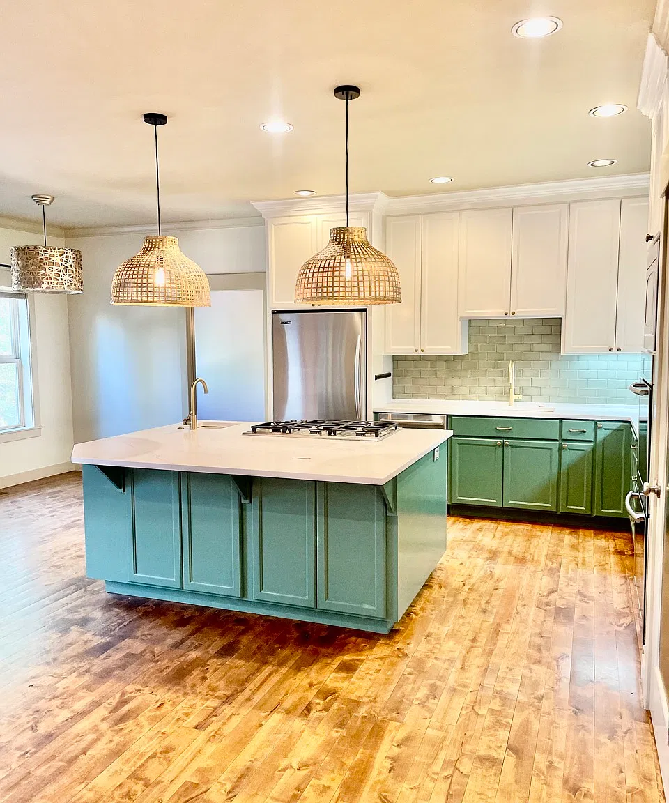 Spacious Westside Bend Home — Photo 4