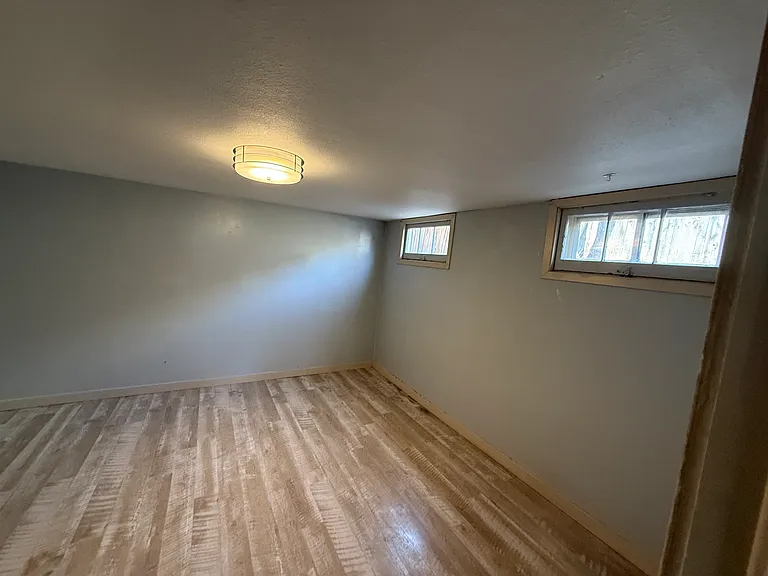 1402 W Lemp St — Photo 27