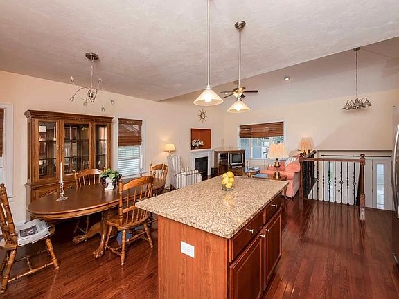 5th image of 63 Zain Cir #63