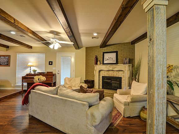 3rd image of 211 Oak Creek Cir