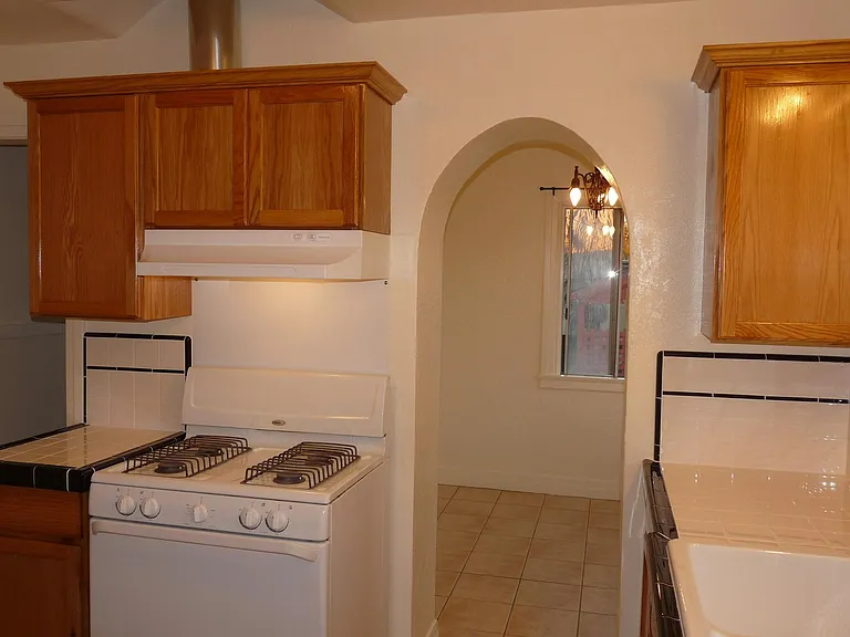 762 Orizaba Ave — Photo 8