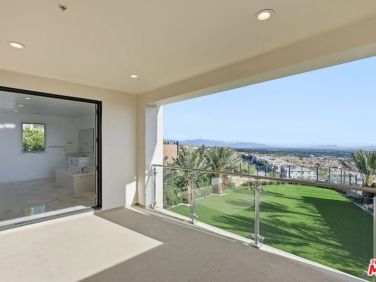 20448 W Liverpool Way — Photo 43