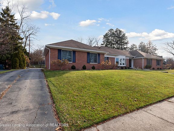 3rd image of 1610 N Stanlake Dr
