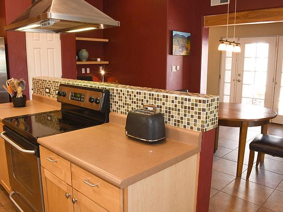 4th image of 1213 Copper Ave NE