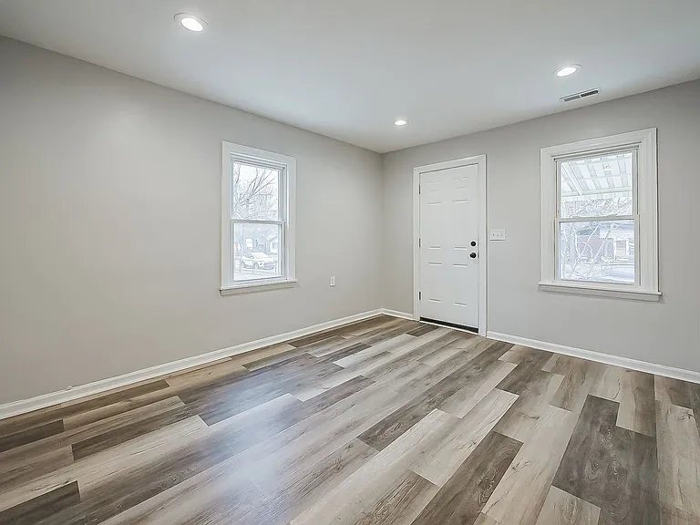 23352 Powell Ave — Photo 2