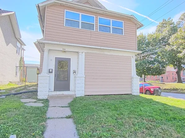 301 E 15th St #1, Davenport, IA 52803