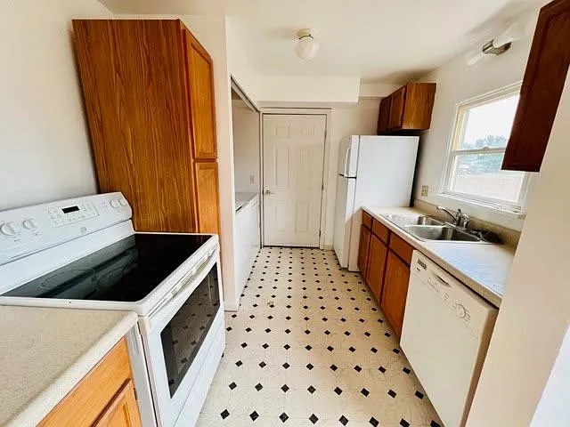 2 bed, 2846 sqft, $1,250 — Photo 4