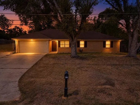 211 Solti Dr, Longview, TX 75605