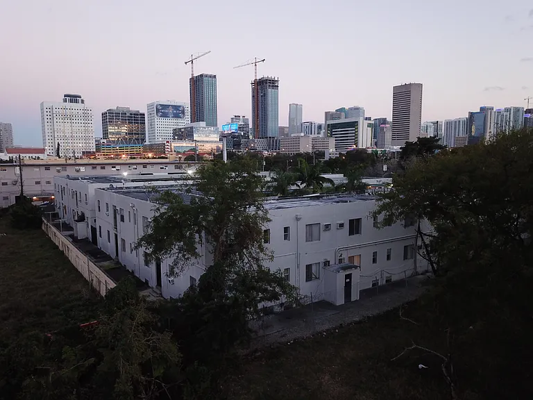 DOWNTOWN VILLAS LLC — Photo 7