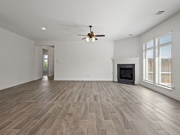 5th image of 960 Knoxbridge Rd