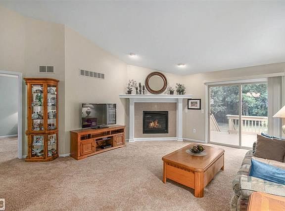 4th image of 213 Jonathon Dr