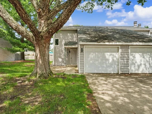 1931 Blackthorn Dr #1931, Champaign, IL 61821