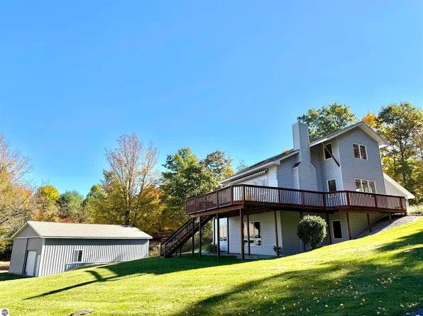 10746 Deal Rd, Williamsburg, MI 49690