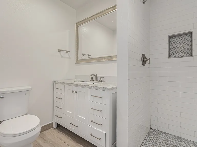 529 E Benjamin Dr — Photo 10