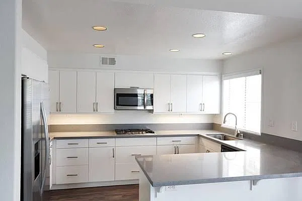 3 bed, 3.5 bath, 1910 sqft, $4,795 — Photo 2