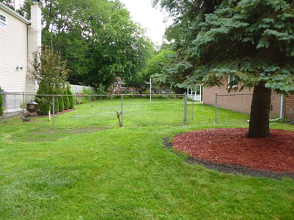 5th image of 208 N Bryar St