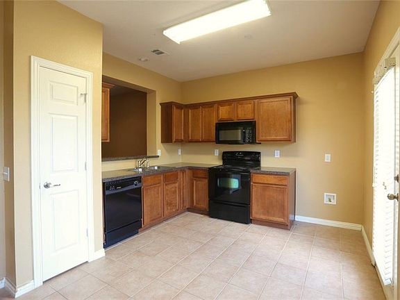 4th image of 232 Heritage Hill Dr