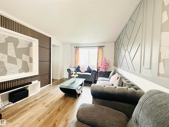 5th image of 40 Pinecliff Close NE
