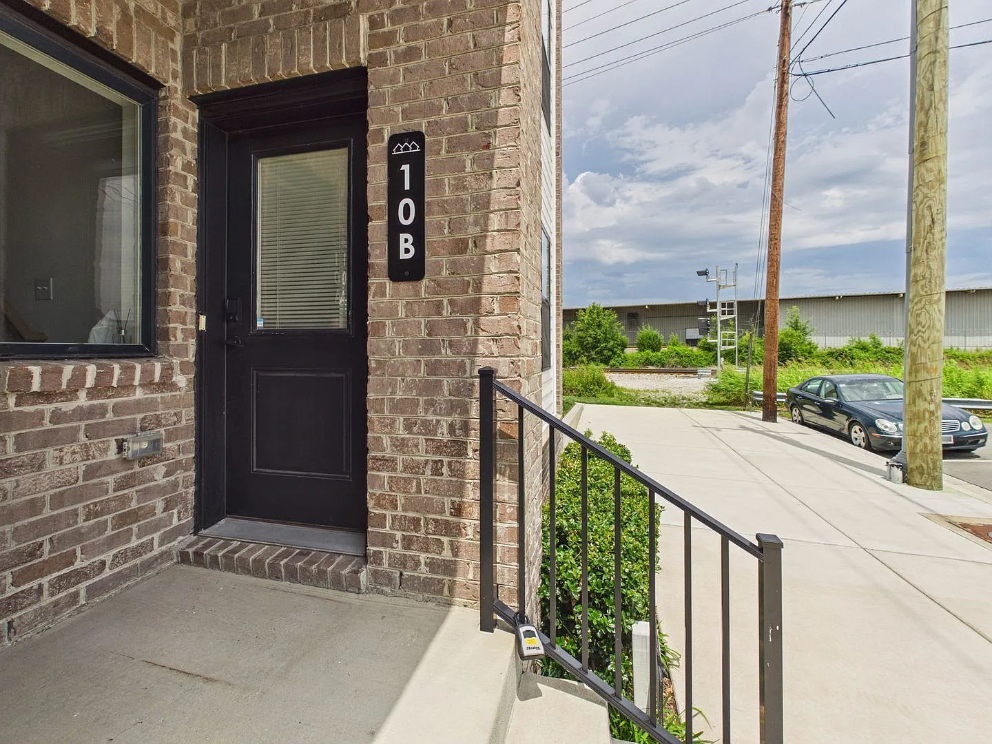 3 bed, 2.5 bath, 1517 sqft, $3,300 — Photo 1