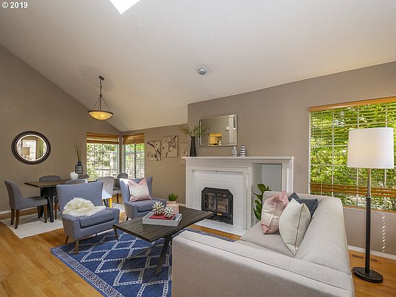 3rd image of 10553 SW Windsor Ct