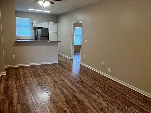3 bed, 2.0 bath, 1160 sqft, $1,600 — Photo 3