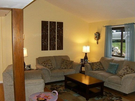 4th image of 327 River Oak Dr