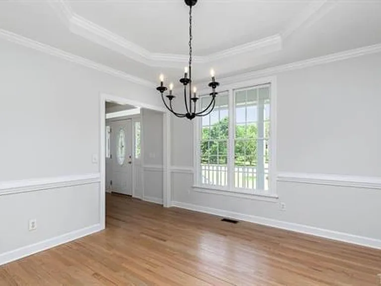 113 Ashton Ln — Photo 4