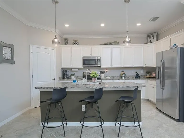 2105 Clementine St — Photo 6