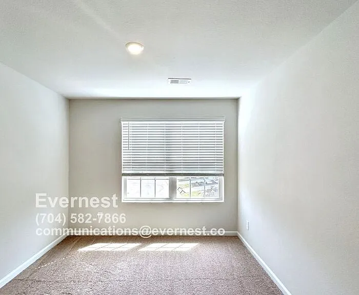 2108 Willow Glen Dr — Photo 3