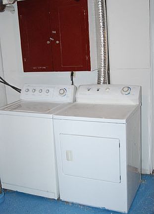 Newer Washer & Dryer Stay Also