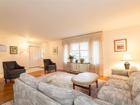 5th image of 1749 Gladwin Dr