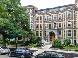 390 Riverway APT 1, Boston, MA 02115