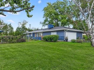 4 Mayflower Dr, Batavia, IL